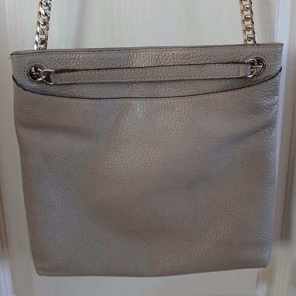 Tan pebbled leather purse shoulder bag or crossbody bag w gold tone chain strap - Picture 4 of 8